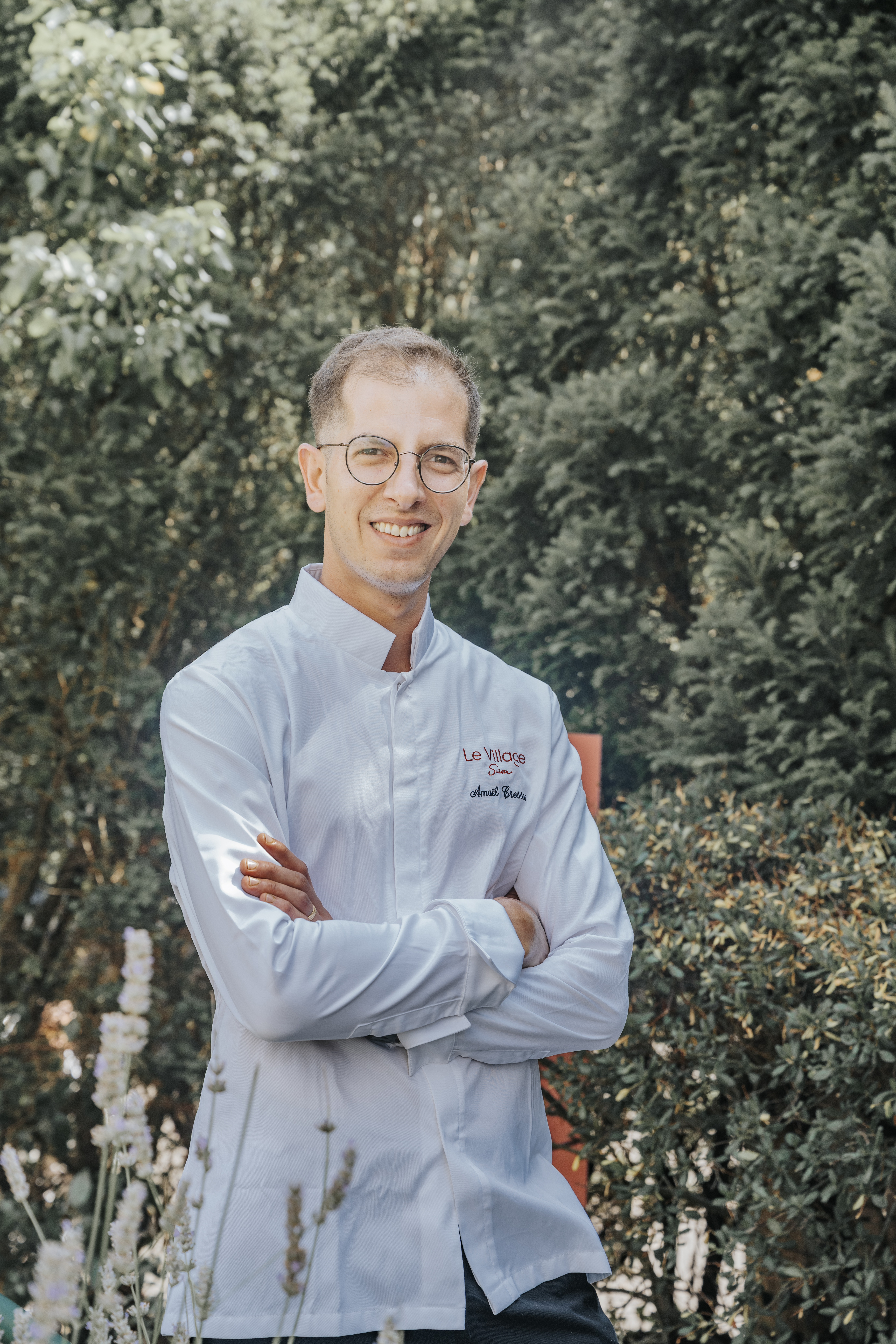 Derrière chaque assiette du Village Suisse au Touquet, il y a des produits, des inspirations, mais surtout une équipe. Aujourd’hui, nous vous emmenons en cuisine à la rencontre de celui qui imagine et donne vie à la carte du restaurant : Amaël, chef du Village Suisse.